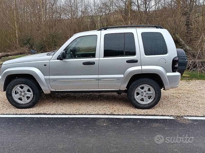 Usata Jeep Cherokee 143 CV (105 kW) 2004 Marrone SUV
