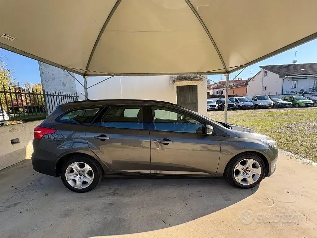 Usata Ford Focus Titanium 95 CV (69 kW) 2017 Grigio Station wagon