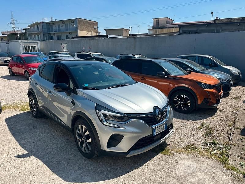 Usata Renault Captur Intens 115 CV (84 kW) 2021 Grigio SUV