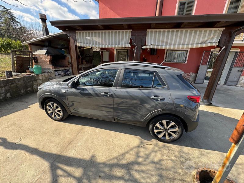 Grigio Usata 2022 Kia Stonic SUV | 14.500 € - Immagine 1/4