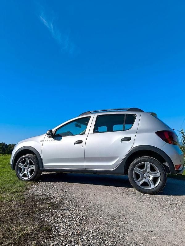 Usata Dacia Sandero 90 CV (66 kW) 2017 Grigio Utilitaria