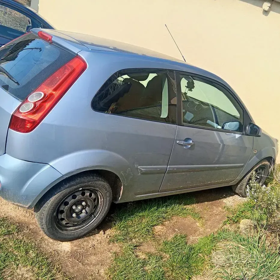 Usata Ford Fiesta 75 CV (55 kW) 2007 Utilitaria