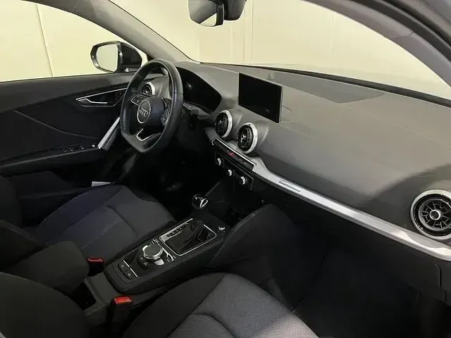 Usata Audi Q2 Comfort 150 CV (110 kW) 2024 Colore carrozzeria personalizzato audi exclusive SUV