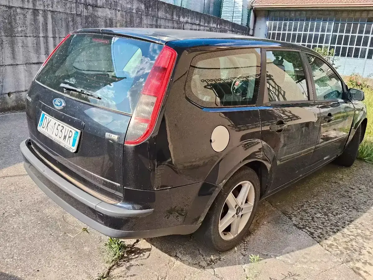 Usata Ford Focus 90 CV (66 kW) 2007 Nero Station wagon