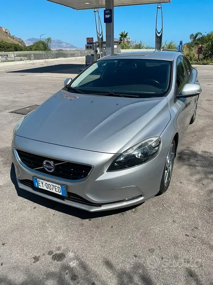 Usata Volvo V40 115 CV (84 kW) 2014 Grigio Berlina