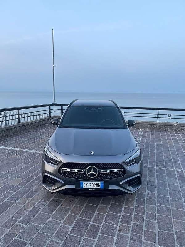 Usata Mercedes GLA180 Premium 116 CV (85 kW) 2025 SUV