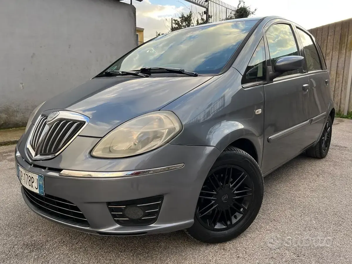 Usata Lancia Musa 69 CV (50 kW) 2008 Monovolume