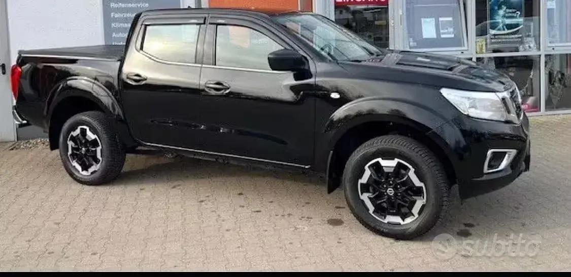 Usata Nissan Navara N-Connecta 190 CV (139 kW) 2020 Nero Pick-up