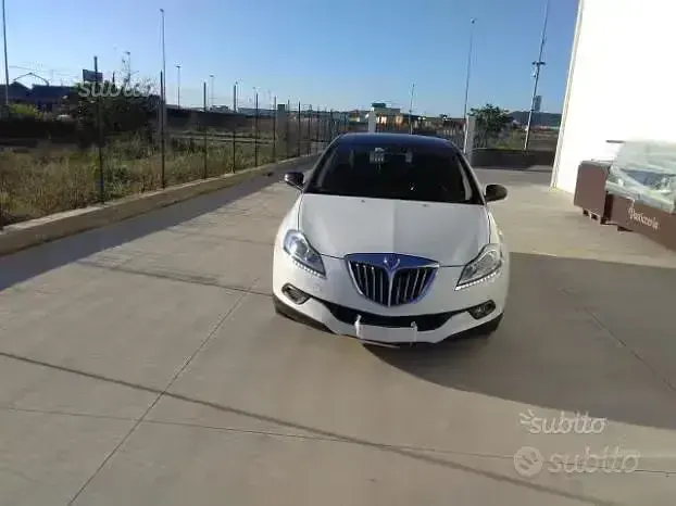 Usata Lancia Delta 120 CV (88 kW) 2010 Utilitaria