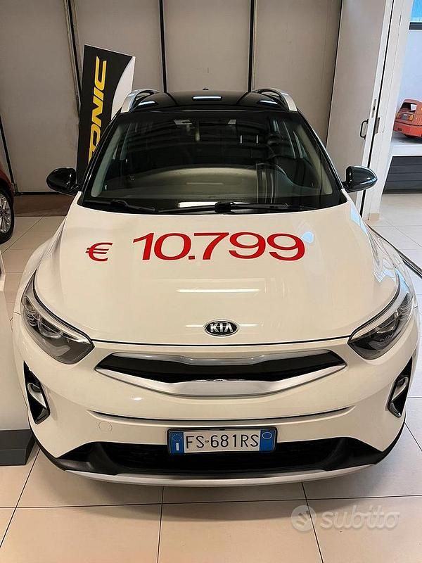 Bianco Usata 2018 Kia Stonic SUV | 10.800 € (Buon prezzo) - Immagine 1/4