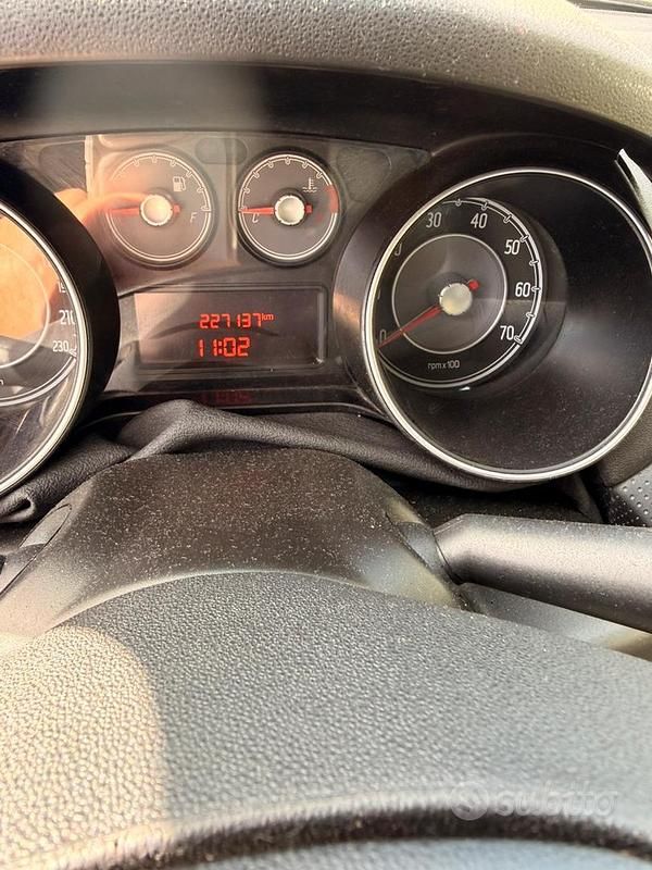 Usata Fiat Punto 75 CV (55 kW) 2011 Grigio Utilitaria