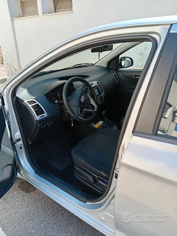 Usata Hyundai i20 85 CV (62 kW) 2012 Grigio Utilitaria