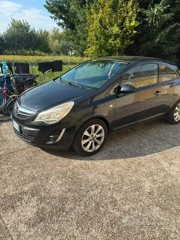 Usata Opel Corsa 85 CV (62 kW) 2013 Nero Utilitaria
