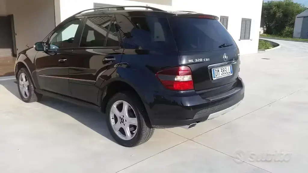 Usata Mercedes ML320 224 CV (164 kW) 2008 Nero SUV