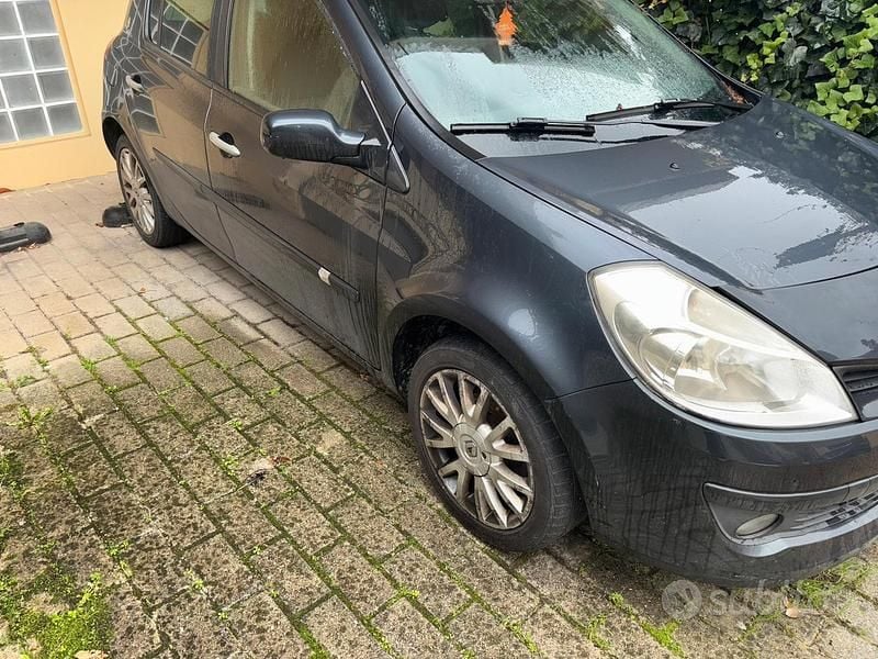 Usata Renault Clio II 75 CV (55 kW) 2007 Bianco Berlina