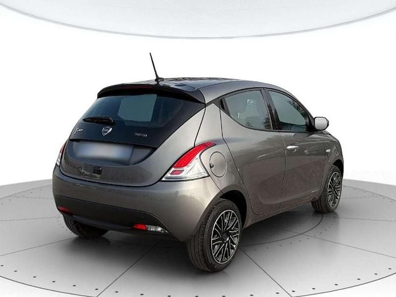 Usata Lancia Ypsilon Gold 70 CV (51 kW) 2023 Grigio scuro metall. Utilitaria