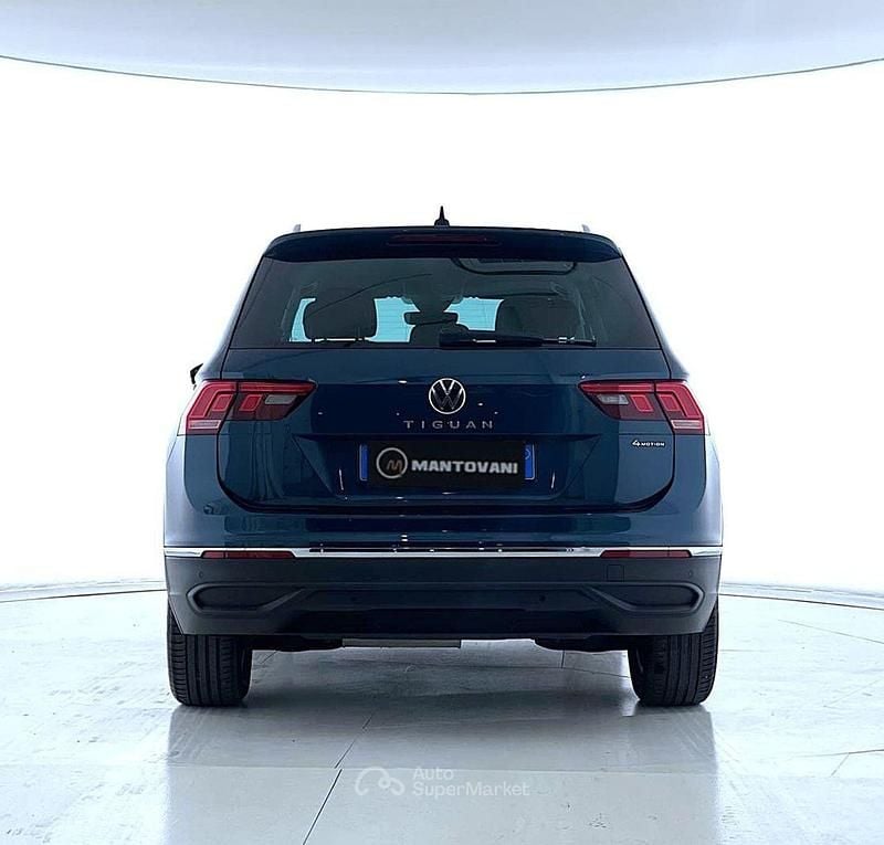 Begagnad VW Tiguan Life 150 HK (110 kW) 2024 Blå SUV