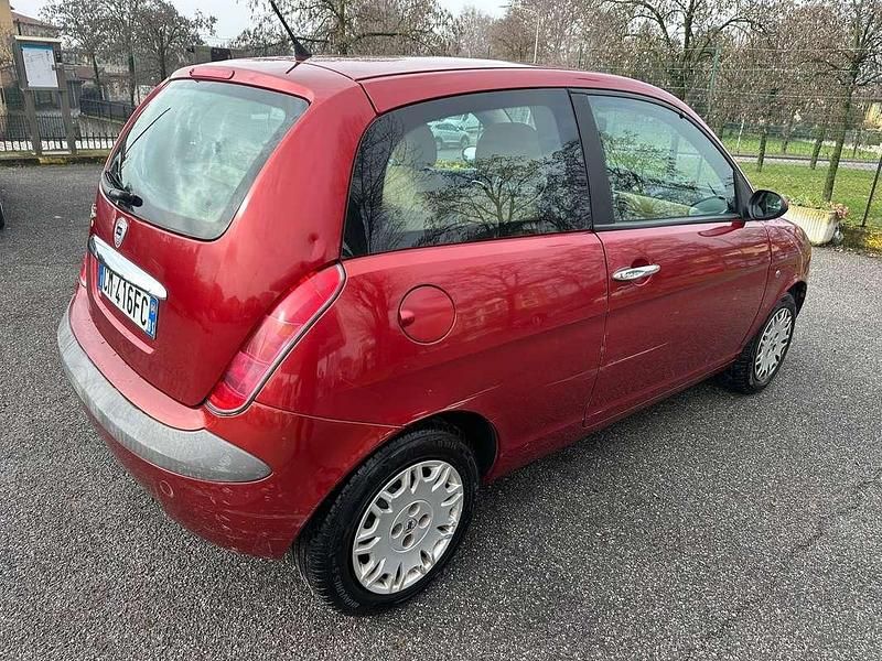 Usata Lancia Ypsilon 60 CV (44 kW) 2004 Rosso Utilitaria