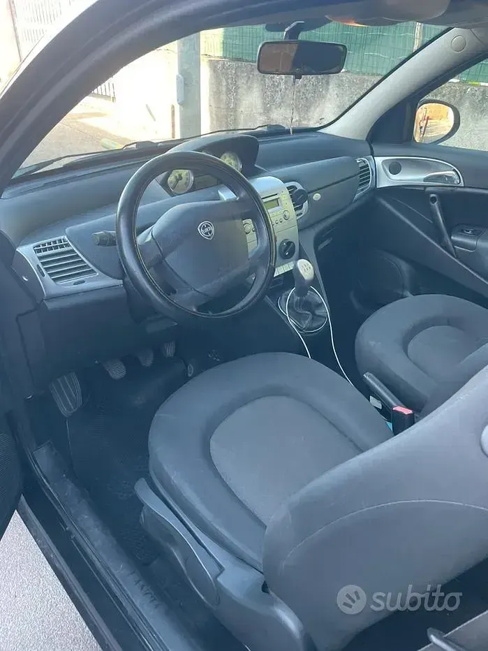 Usata Lancia Ypsilon 75 CV (55 kW) 2011 Nero Utilitaria
