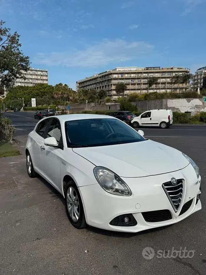 Usata Alfa Romeo Giulietta 105 CV (77 kW) 2011 Bianco Utilitaria
