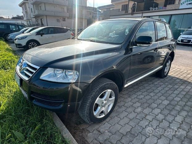 Nero Usata 2005 VW Touareg R SUV | 4999 € (Cara) - Immagine 1/4