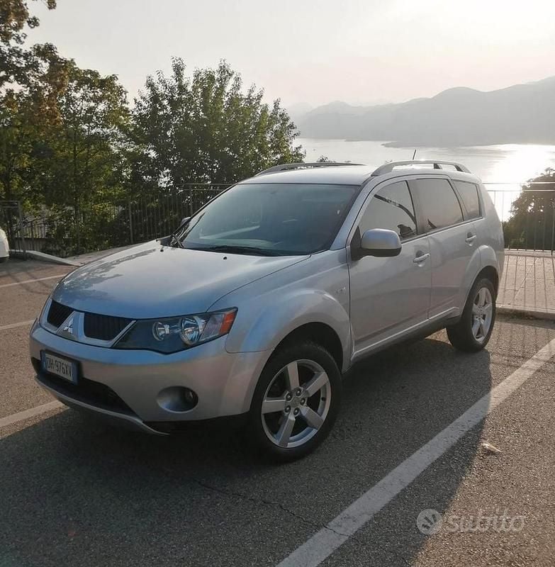 Usata Mitsubishi Outlander Instyle 140 CV (102 kW) 2007 Grigio SUV