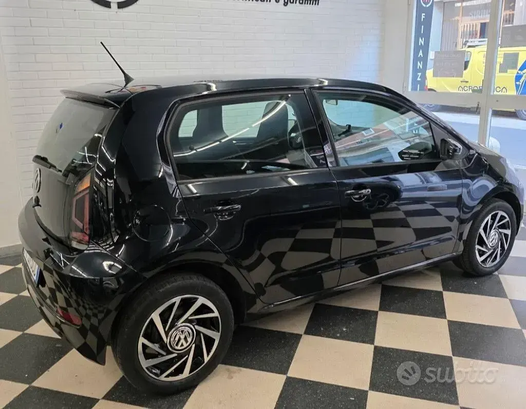 Usata VW up! Move 60 CV (44 kW) 2019 Nero Utilitaria