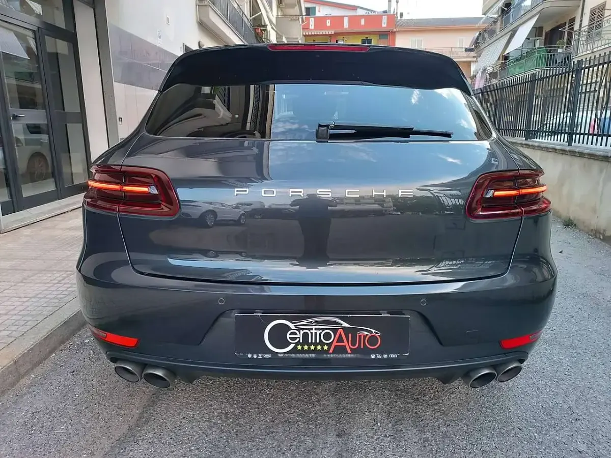 Usata Porsche Macan 258 CV (189 kW) 2016 Grigio vulcano SUV