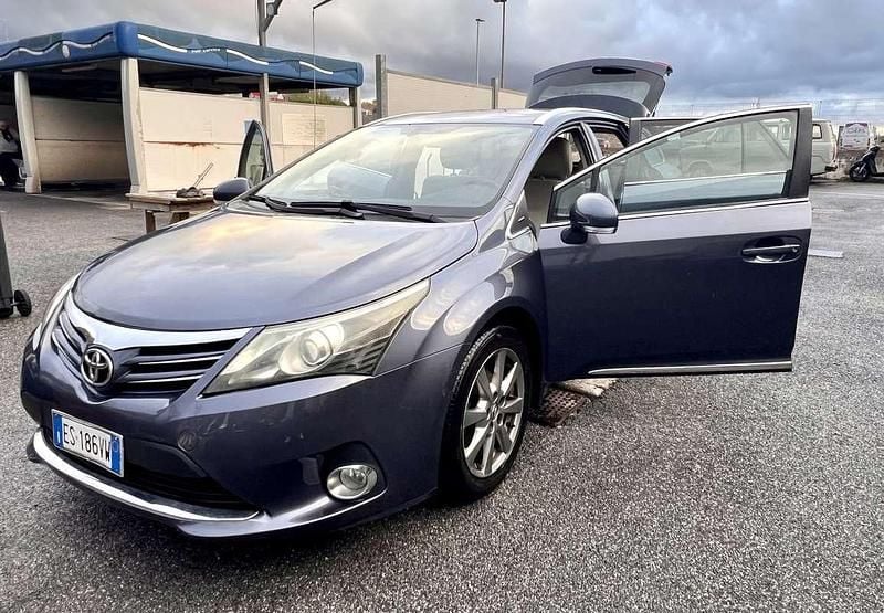 Usata Toyota Avensis Lounge 124 CV (91 kW) 2013 Station wagon