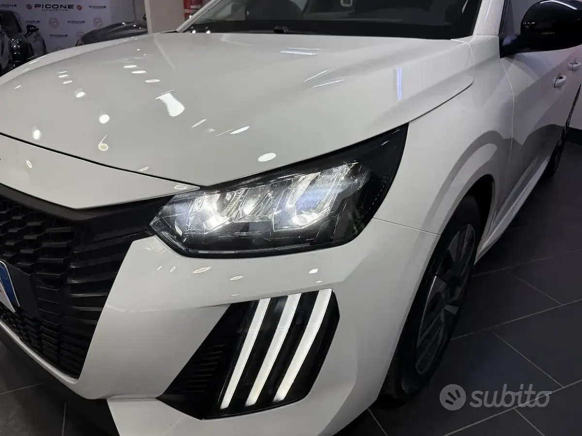Usata Peugeot 208 Style 75 CV (55 kW) 2024 Bianco Utilitaria