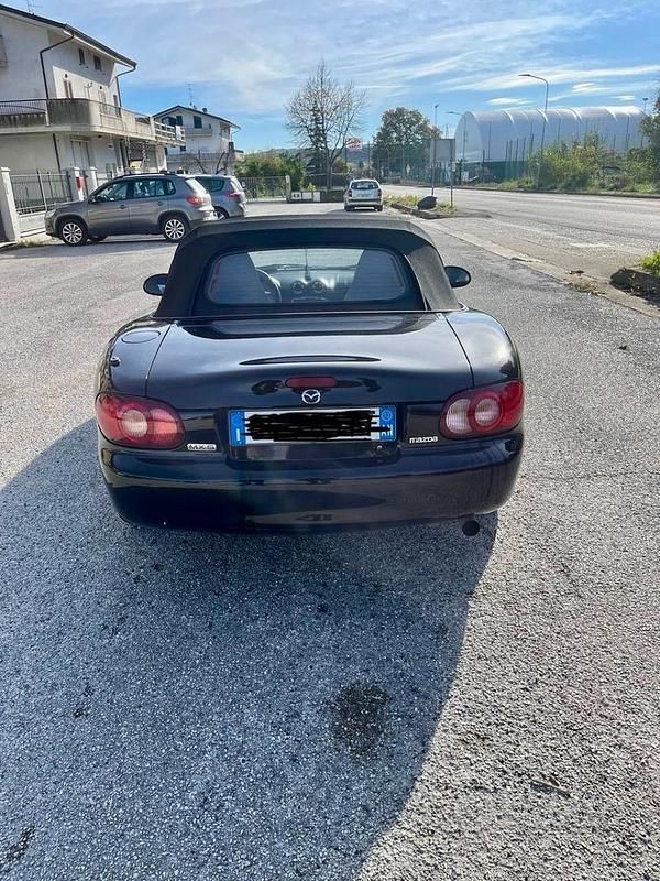 Usata Mazda MX5 110 CV (80 kW) 2003 Nero Cabrio