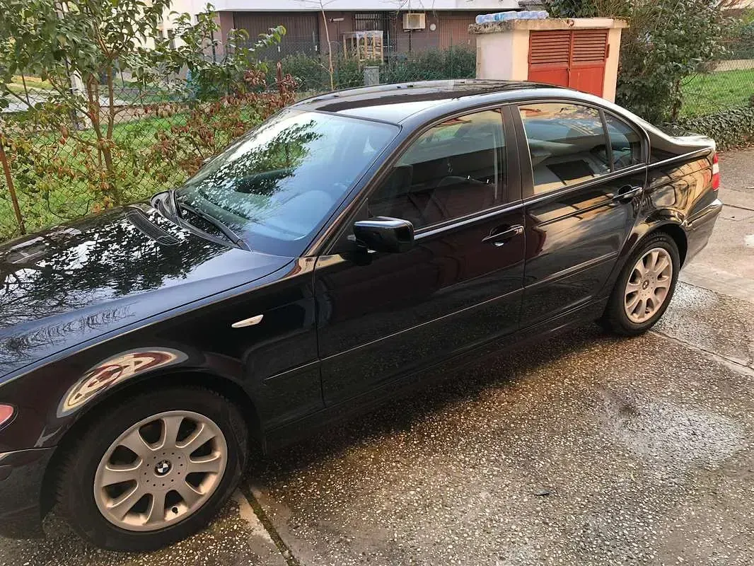 Usata BMW 318 Efficient Dynamics 143 CV (105 kW) 2002 Nero Berlina
