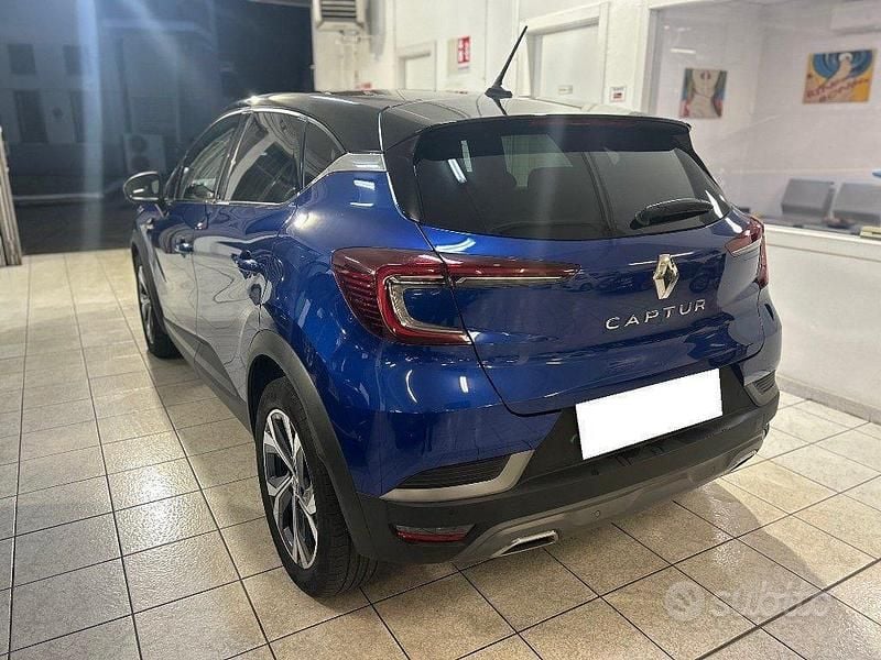Usata Renault Captur RS Line 101 CV (74 kW) 2021 Blu metallizzato SUV