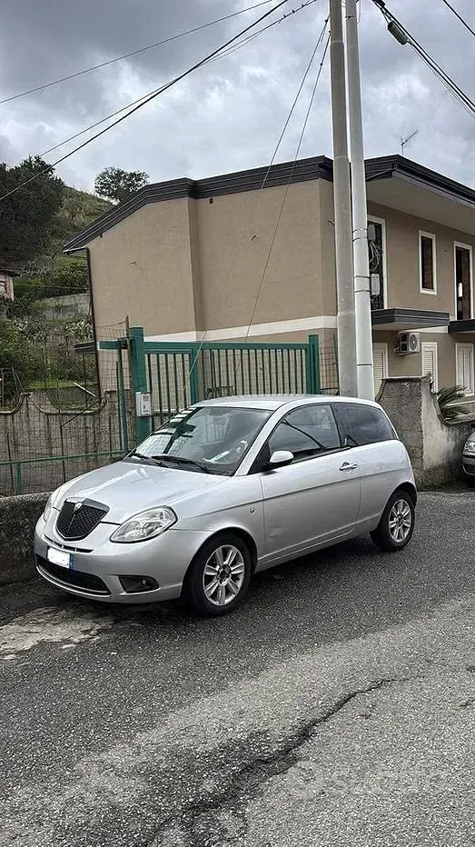 Usata Lancia Ypsilon 60 CV (44 kW) 2008 Grigio Utilitaria
