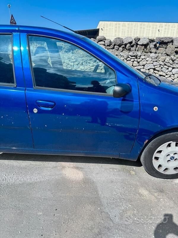 Usata Fiat Punto 80 CV (58 kW) 2000 Blu Utilitaria