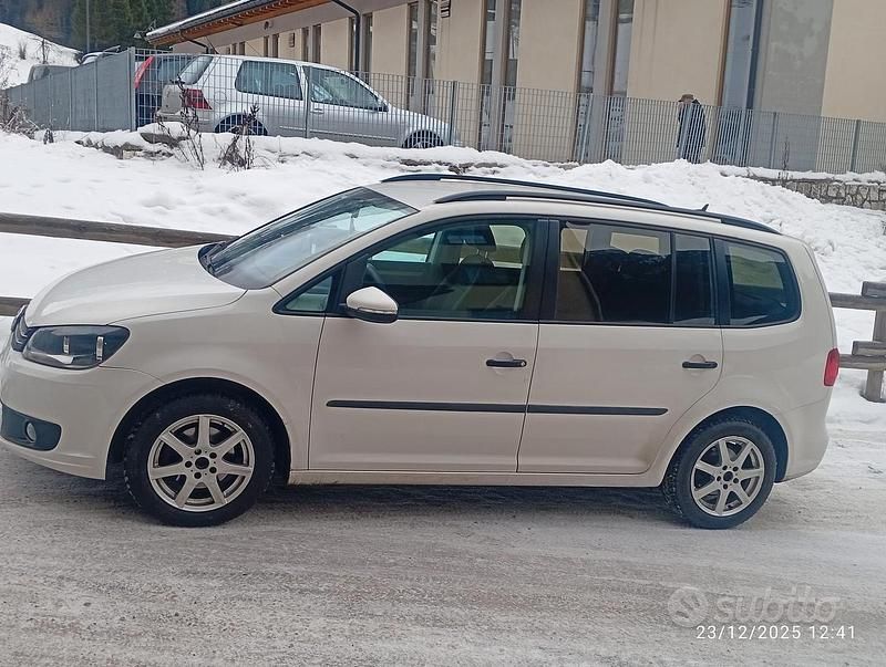 Usata VW Touran 102 CV (75 kW) 2012 Bianco Monovolume