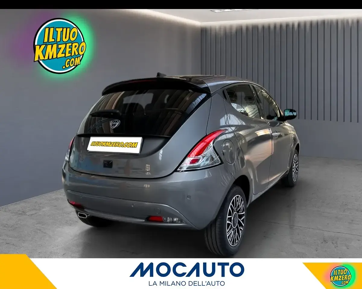 Usata Lancia Ypsilon Gold 70 CV (51 kW) 2023 Blu/azzurro Utilitaria