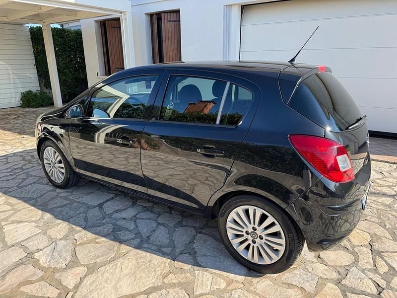 Usata Opel Corsa 86 CV (63 kW) 2012 Nero Berlina