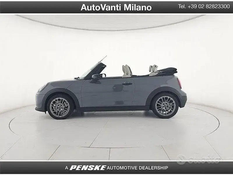 Usata Mini Cooper Cabriolet Favoured 163 CV (119 kW) 2025 Grigio Cabrio