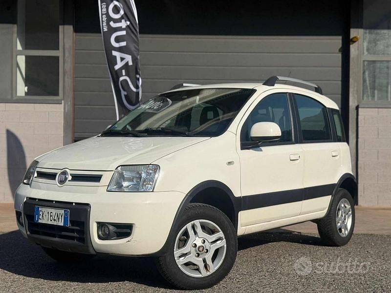 Usata Fiat Panda 4x4 75 CV (55 kW) 2011 Bianco Utilitaria