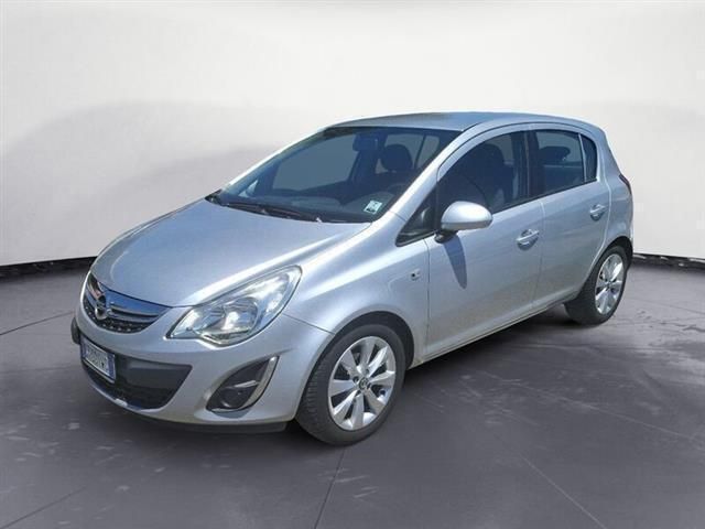 Grigio Usata 2013 Opel Corsa Edition Tre volumi | 4600 € (Buon prezzo) - Immagine 1/4