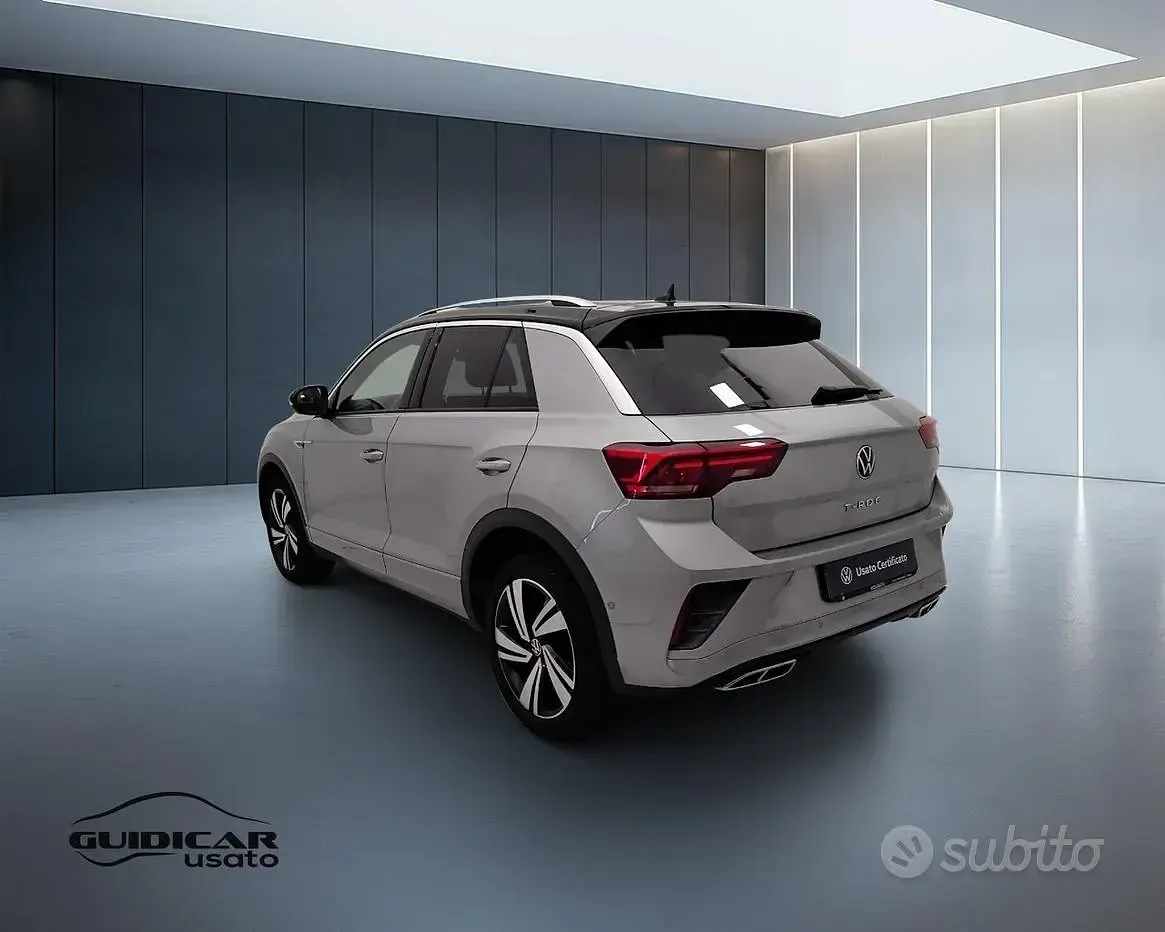 Usata VW T-Roc R-line 116 CV (85 kW) 2023 Argento SUV