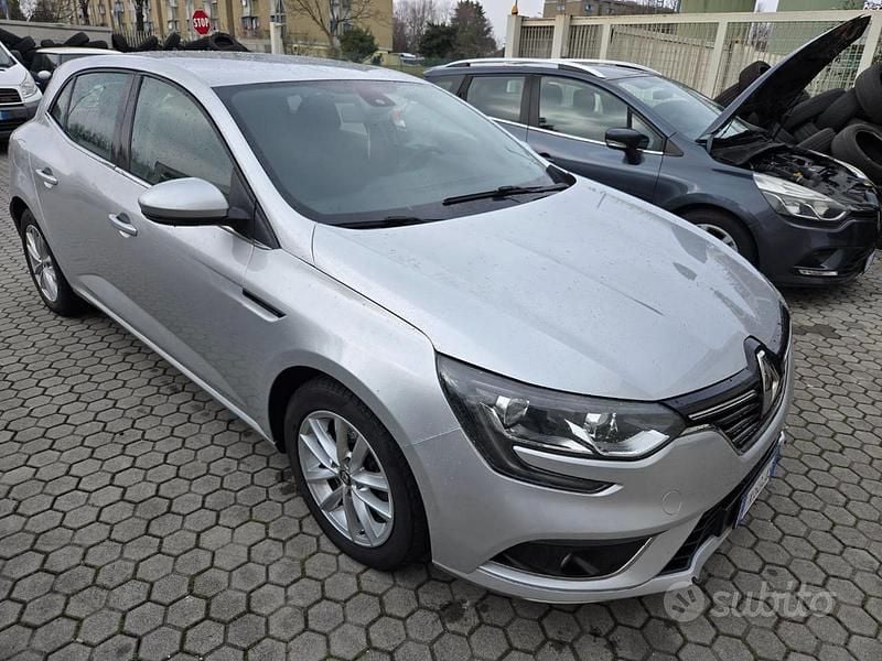 Usata Renault Mégane IV Zen 110 CV (80 kW) 2017 Grigio Berlina