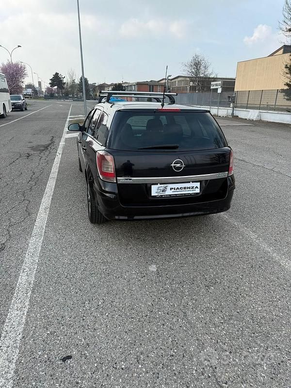 Usata Opel Astra 110 CV (80 kW) 2010 Blu Station wagon