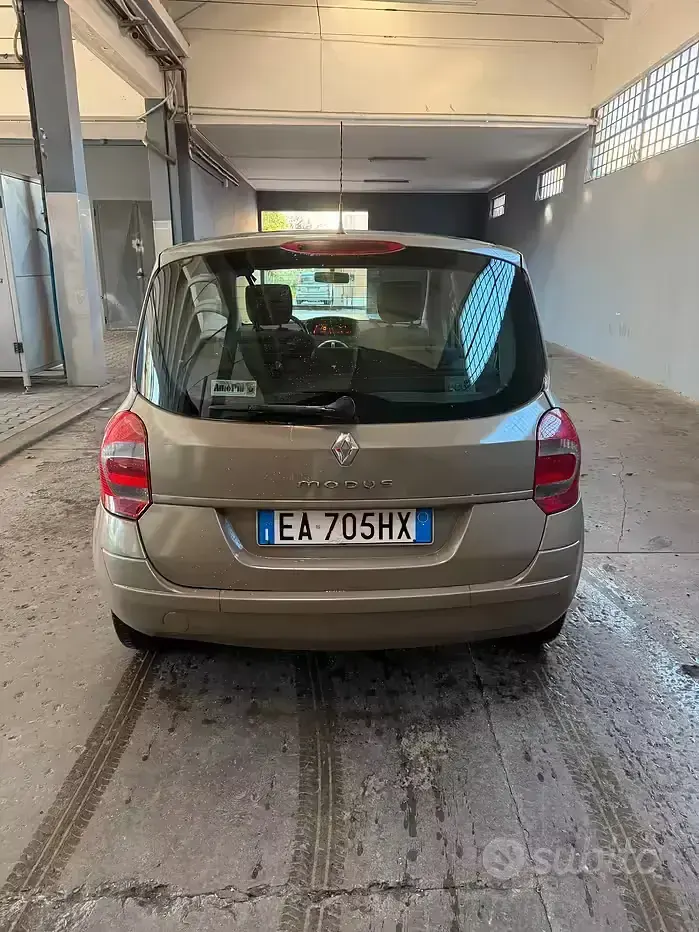 Usata Renault Modus Expression 101 CV (74 kW) 2010 Giallo Monovolume