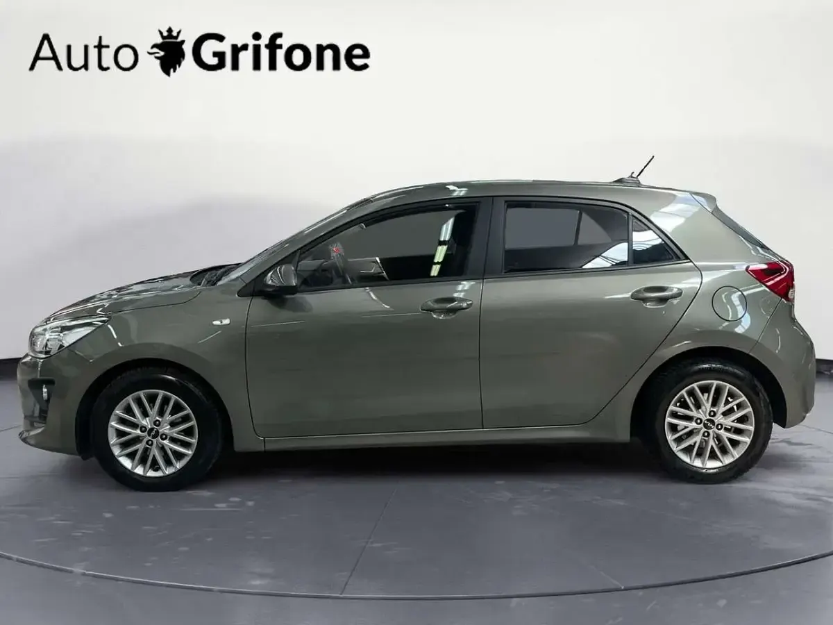 Usata Kia Rio Style 84 CV (61 kW) 2022 Grigio Berlina