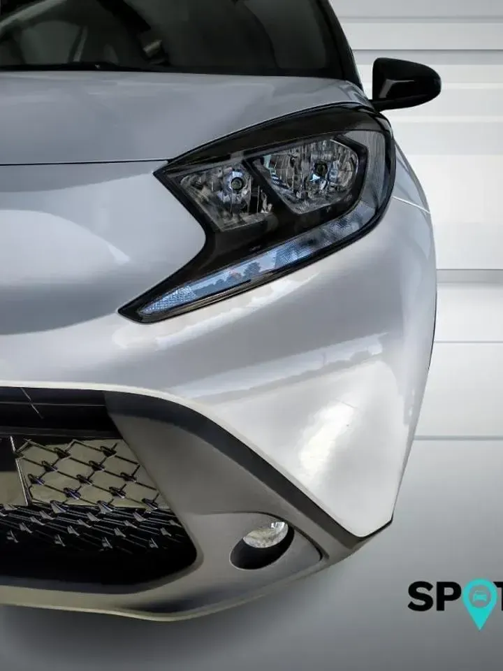 Usata Toyota Aygo X Trend 72 CV (52 kW) 2025 Grigio SUV