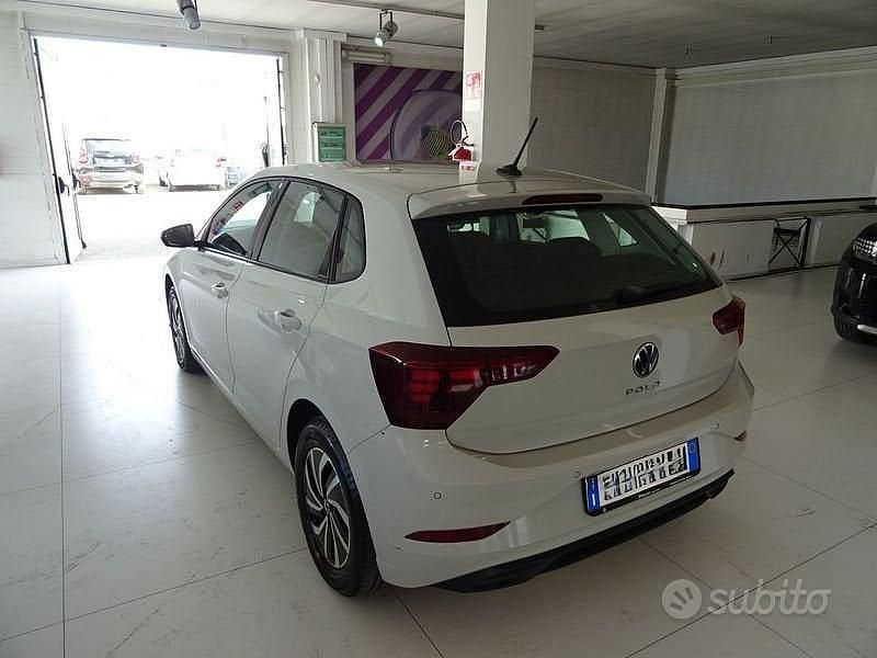 Usata VW Polo Life 95 CV (69 kW) 2023 Beige Utilitaria