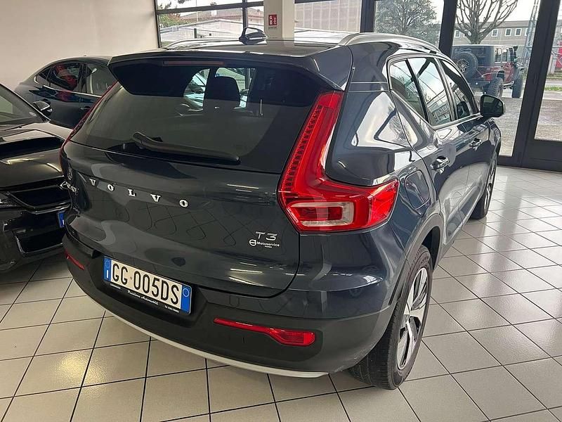 Usata Volvo XC40 Momentum 163 CV (119 kW) 2021 Blu/azzurro SUV