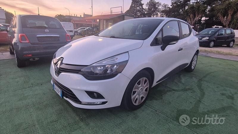Käytetty Renault Clio IV Life 75 HP (55 kW) 2019 Valkoinen Sedan